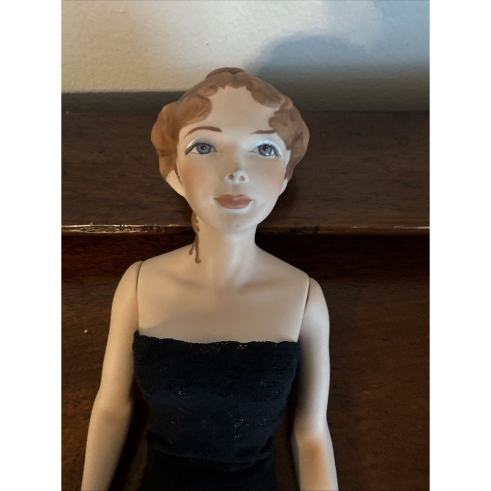 2 - 14.5" Belle, Riverboat Queen Stunning Porcelain Fashion Dolls Set Pair & Acc - Picture 16 of 16